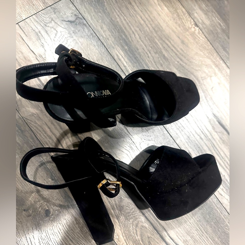 Fashion Nova Black Sandals Sleek Design